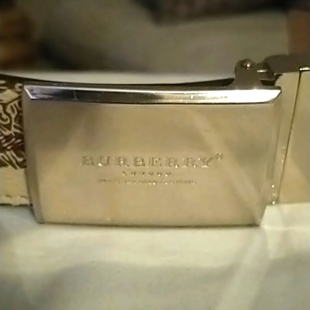 Burberry Adjustable Belt. Tan